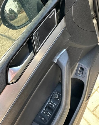 Volkswagen Passat cena 68500 przebieg: 54000, rok produkcji 2017 z Warszawa małe 742
